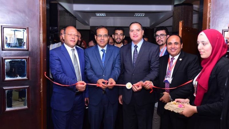 المحافظ ورئيس جامعة