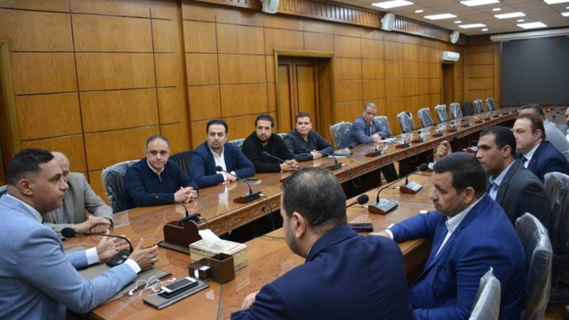 لقاء المحافظ ومجلس