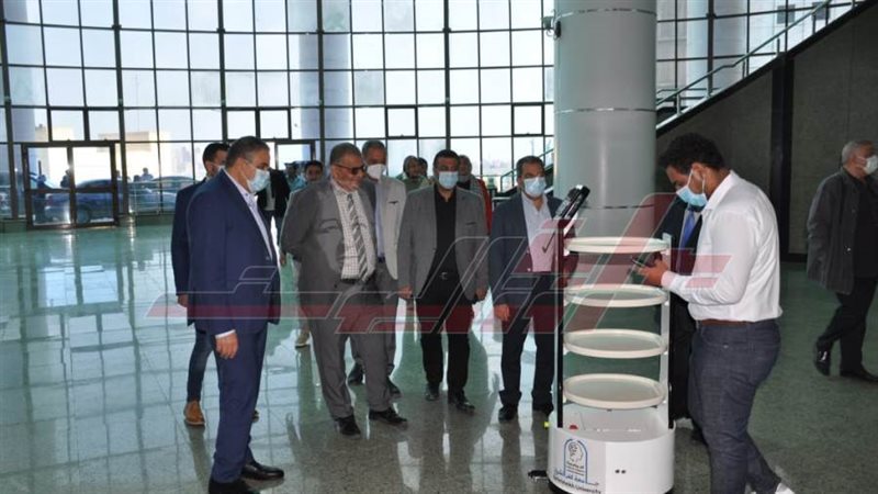 تسليم الروبوت بالمستشفى