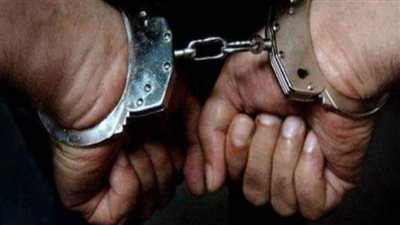 ضبط سيدة ونجلها لاستقطابهما الأجانب القادمين بطرق غير شرعية للعمل بالمنازل 