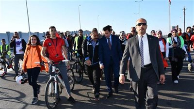بالصور.. وزير الرياضة يطلق فعاليات ماراثون دراجات بمحور شينزو آبي