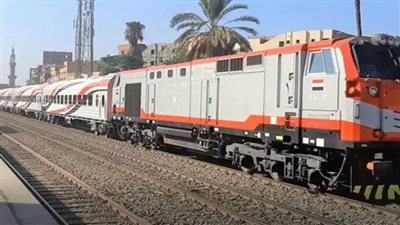 إصابة كهربائي إثر سقوطه من قطار بشبين القناطر 