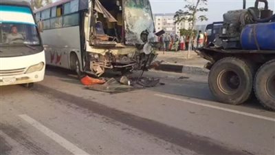 بالأسماء.. إصابة 39 عاملا في تصادم أتوبيس تابع لشركة أوراسكوم مع سيارة نقل ثقيل بالعلمين 