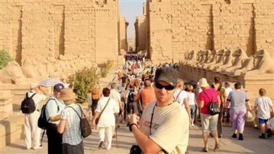 توافد الآلاف لزيارة طريق الكباش