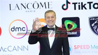 توافد الفنانين على السجادة الحمراء في افتتاح مهرجان القاهرة السينمائي