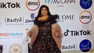 فيفي عبده تشكر محمد حفظي على تنظيم مهرجان القاهرة السينمائي