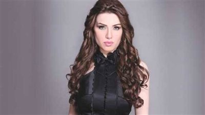 تعرف على الإعلامية منى عبدالوهاب مقدمة افتتاح 