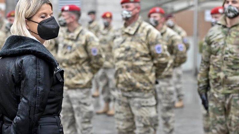 كلوديا تانر وزيرة