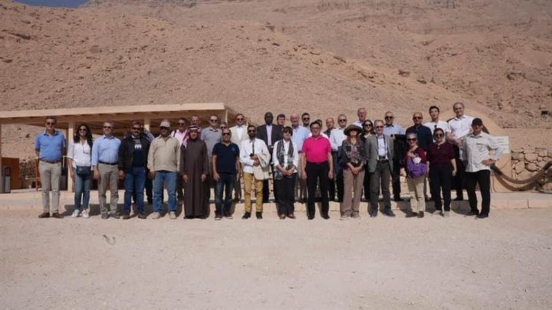 سفراء في أرض التاريخ