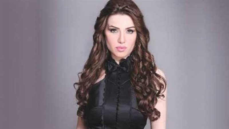 الاعلامية منى عبدالوهاب