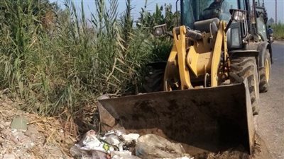 رئيس مركز سمسطا يتابع ميدانيا رفع كفاءة الطرق 