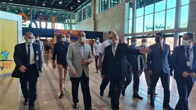  وزير الطيران المدني يتفقد مشروعات التطوير التي تمت بمطار الأقصر الدولي