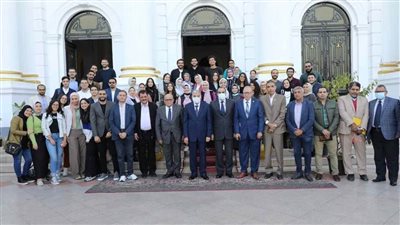محافظ المنيا يستقبل وفدا طلابيا من كلية الفنون الجميلة بجامعة الإسكندرية