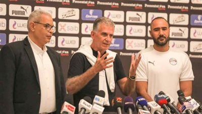 كيروش يعلق ساخرًا على أنباء تدريبه مانشستر يونايتد