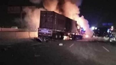 تفحم  سيارة نقل 