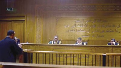 إعادة محاكمة 9 متهمين في 