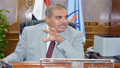 رئيس جامعة الأزهر يشيد بمشروعات 