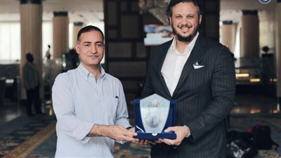 بيراميدز يكرم سفير مصر في الكونغو ويمنحه درع النادي