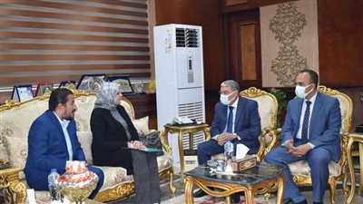 محافظ المنيا يبحث مع وفد مؤسسة مصر الخير بدء إنشاء 12 مدرسة جديدة للتعليم المجتمعي