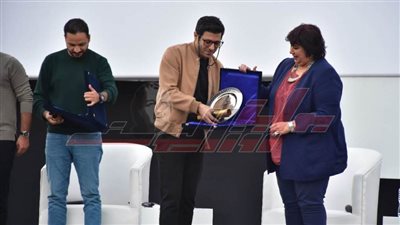 وزيرة الثقافة: 