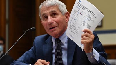 كبير خبراء الأمراض المعدية في أمريكا: يتعين علينا الاستعداد لمواجهة تفشي أوميكرون