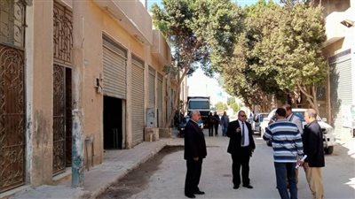 رئيس مدينة المنيا يتفقد مدينة الحرفيين ويوجه نصيحة لأصحاب الورش 