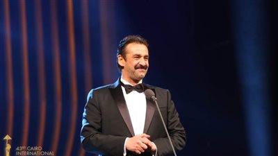 اليوم.. طارق الشناوي يحاور كريم عبد العزيز بمهرجان القاهرة السينمائي