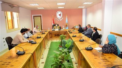 جامعة سوهاج والهيئة القومية لسكك حديد مصر يناقشان آليات توقيع بروتوكول للتعاون