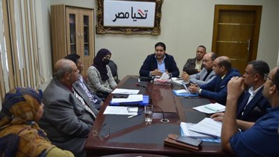 نائب محافظ بنى سويف يواصل اجتماعاته بأعضاء لجنة متابعة لجان التقنين