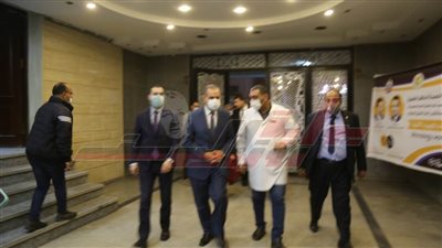  محافظ كفر الشيخ يتابع حادث مصرع عاملين أثناء إصلاح هبوط مطبق صرف صحي