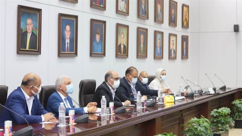 مناقشة احتفالية سانت