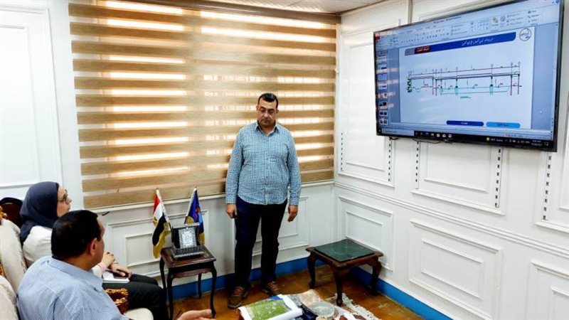 محافظ البحيرة يستعرض