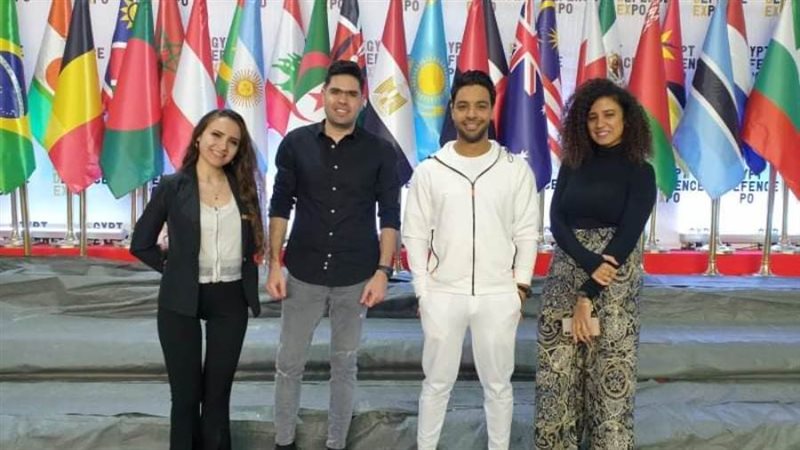 فريق عمل أغنية افتتاح