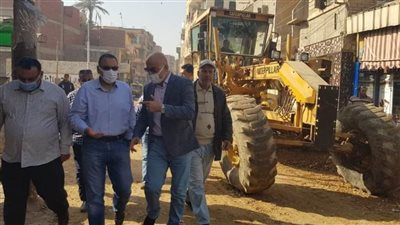 محافظ الشرقية يُشدد على سرعة الانتهاء من أعمال الرصف الجارية بالقرين