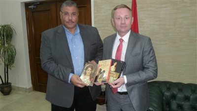 مدير البيت الروسي بالإسكندرية يفتتح معرضًا عن 