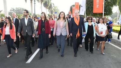 وزيرة التخطيط تشارك في مسيرة المرأة المصرية على هامش أول قمة نسائية دولية