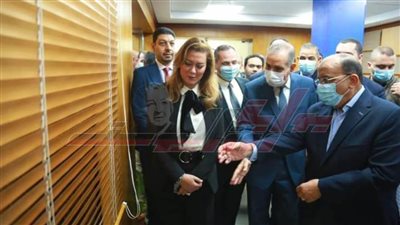 وزير التنمية المحلية يستعرض مشروعات 