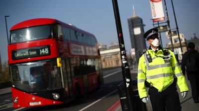 عمدة لندن: غرامة 200 استرليني لمن لا يرتدي الكمامة في المواصلات العامة