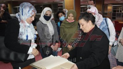 طلاب من الجامعة الأمريكية في زيارة لدار الكتب والوثائق القومية