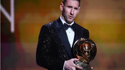 ميسي يتوج بالكرة الذهبية السابعة في تاريخه
