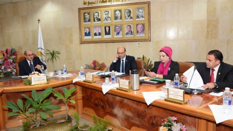 رئيس جامعة أسيوط