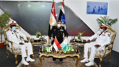 لقاءات مكثفة لقادة الأفرع الرئيسية وكبار قادة  القوات المسلحة على هامش فعاليات معرض  