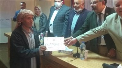 الزراعة والتضامن توزعان مشروعات الأغنام على مستفيد 