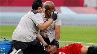 طبيب منتخب مصر: فحوصات جديدة غدا لحمدي فتحي للاطمئنان على حالته