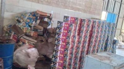 ضبط مواد غذائية  مجهولة المصدر داخل مصنع بدون ترخيص بالشرقية 