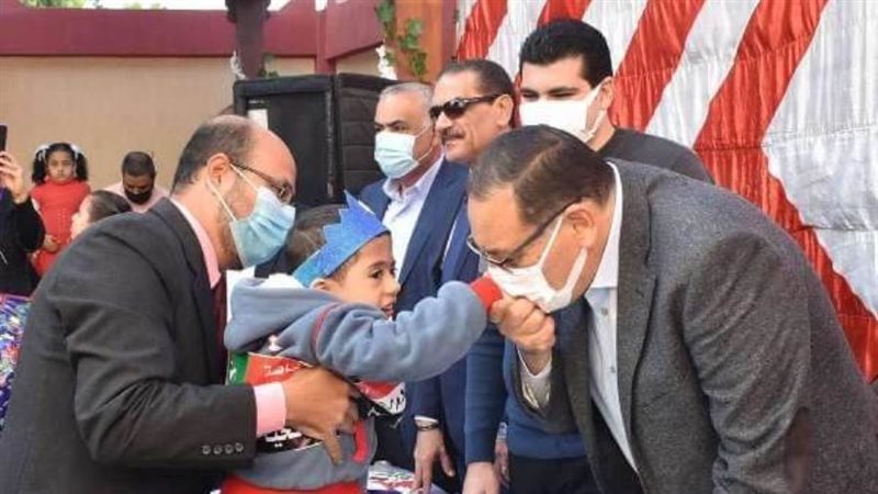 محافظ الشرقية خلال