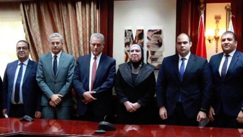 وزيرة التجارة والصناعة