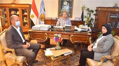 محافظ أسيوط يوجه بالعمل على تعظيم الإيرادات وتخفيض المصروفات وتحصيل المتأخرات المستحقة