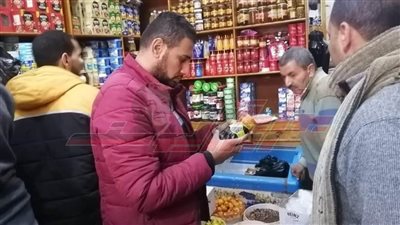 ضبط كميات من السلع الغذائية منتهية الصلاحية بكفر الشيخ