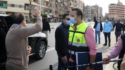 الرئيس السيسي يتفقد الأعمال الجارية بعدد من مشروعات شبكة الطرق الجديدة